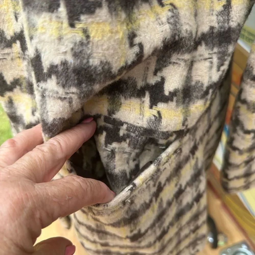 Women's Houndstooth Jacket - Picture 2 of 5